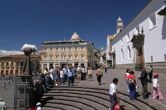 Marches de la cath&eacute;drale de Quito