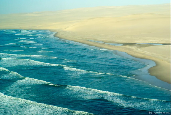 Océan de sable contre océan marin