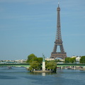 Tour Eiffel, Pont de Grenelle et réplique de la Liberté