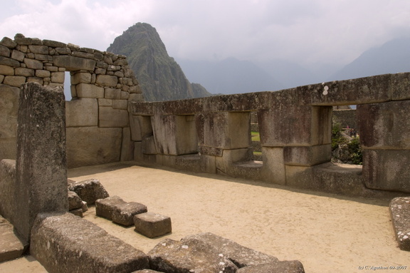 Intérieur d'un bâtiment de Machu Picchu (2)