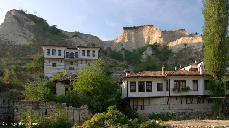 Maisons rénovées sur les hauteurs de Melnik