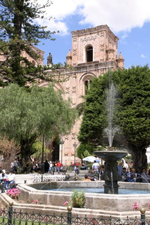 Fontaine parque Abdón Calderón (1)