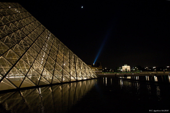 Pyramide et Carrousel de nuit