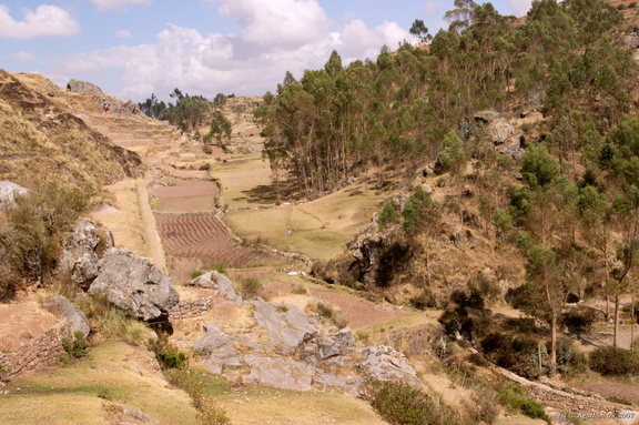 Terrasses inca et terres cultivées près de Chinchero