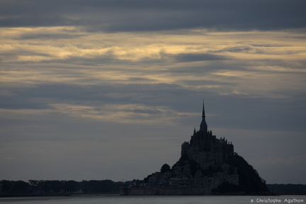 Mont-Saint-Michel en silouette