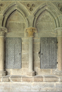 Détail de la façade du cloitre de l'abbaie du  Mont-Sain-Michel