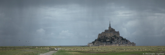 Mont-Saint-Michel sous la pluie